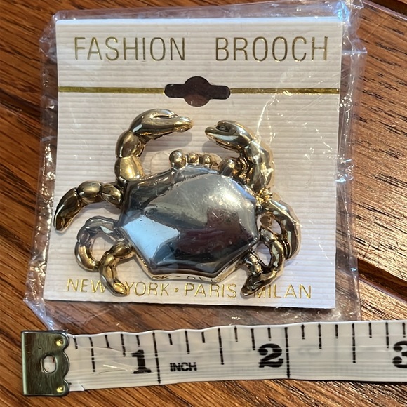 Zodiac Cancer the Crab fashion brooch - Picture 3 of 4